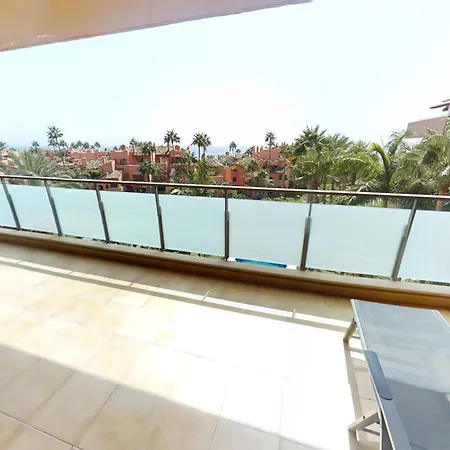 Beachside With Sea View Apartament *